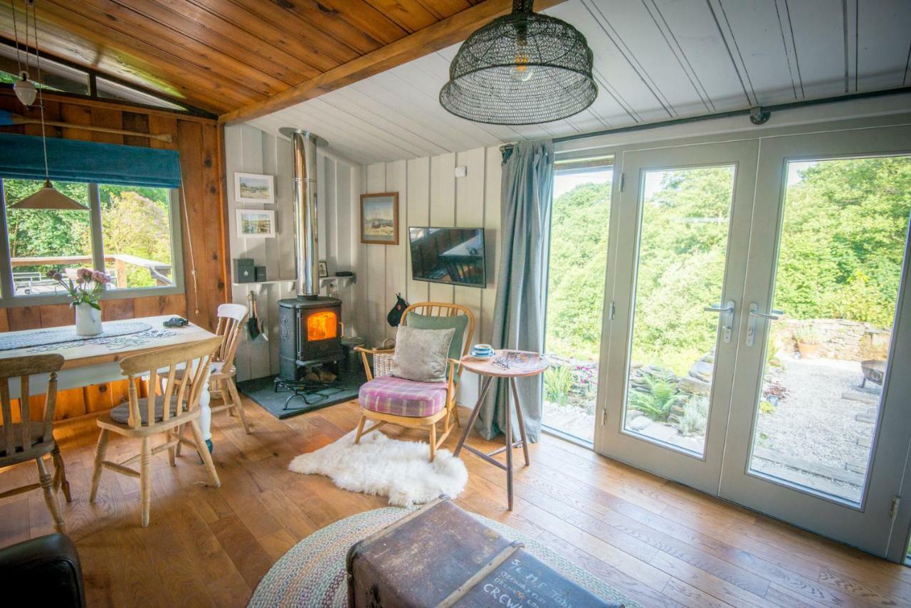 Little Kestrel Cabin Pennal 외부 사진