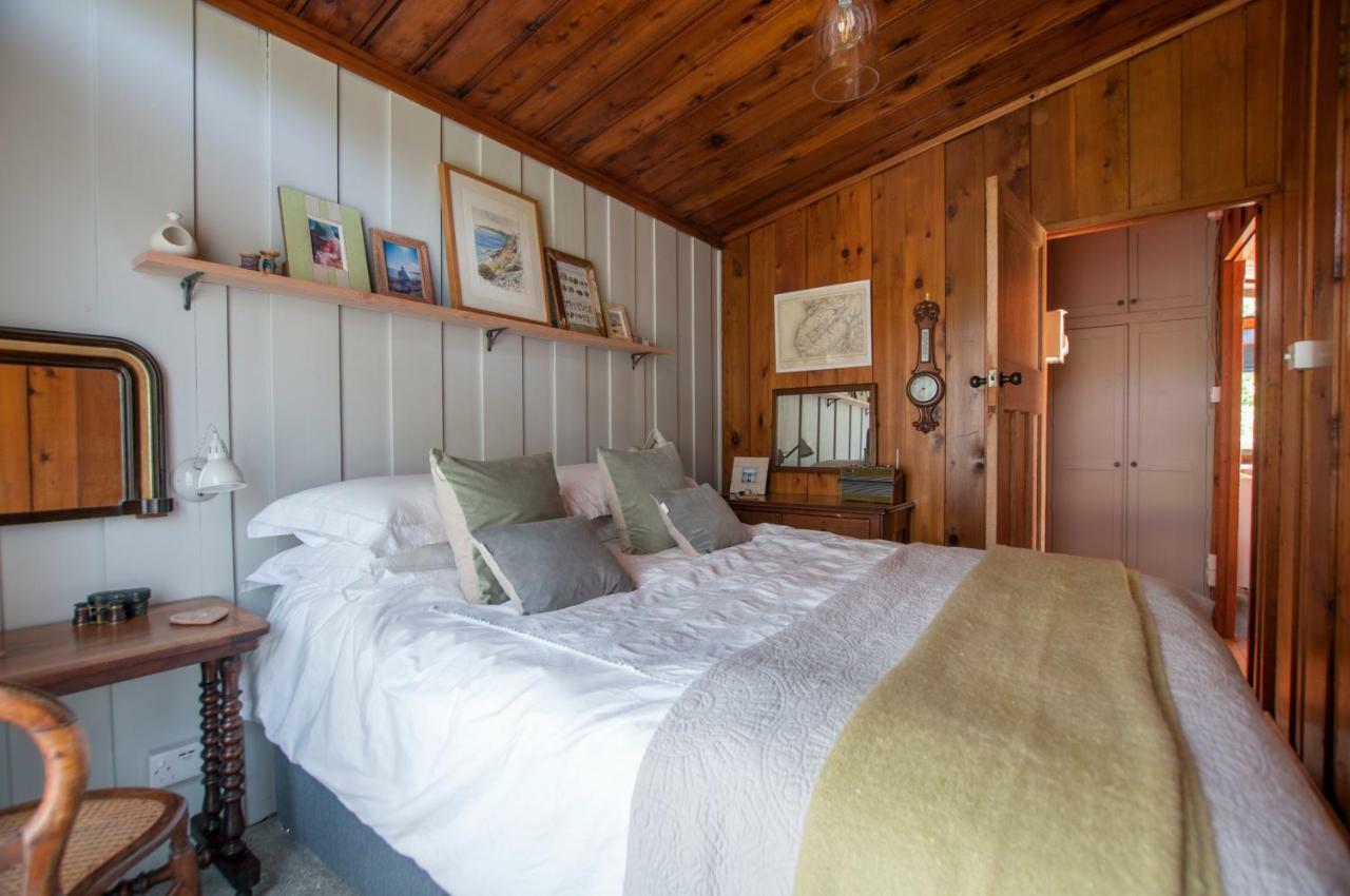 Little Kestrel Cabin Pennal 외부 사진